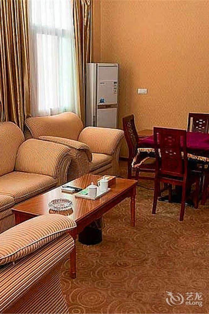 Triumph Power Hotel Shiyan  Exterior foto